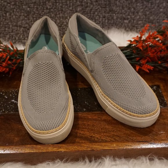 dr scholl's slip on tennis shoes